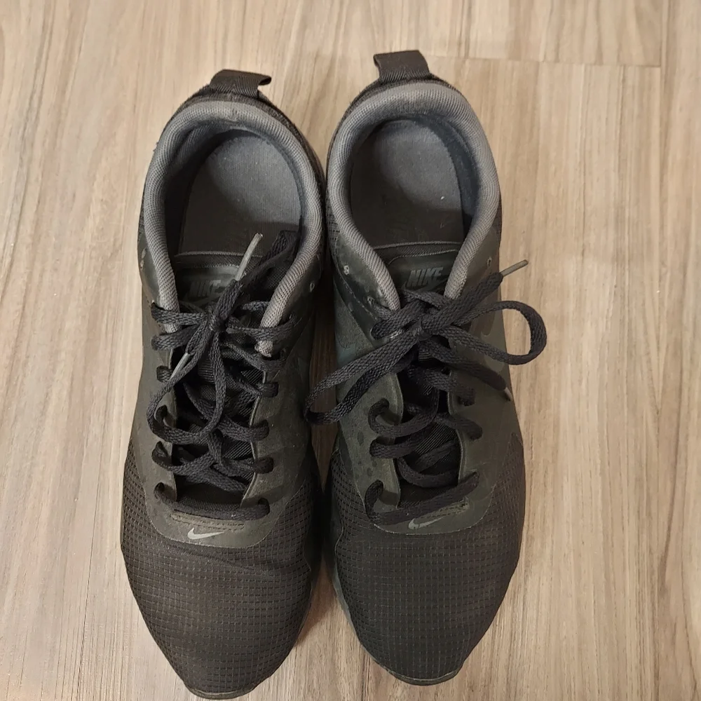 Nike air max tavas in triple black